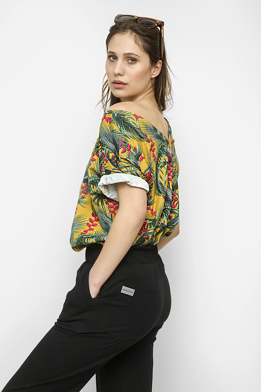 Musztardowa bluzka Bjorg V-neck w kwiatowy print Freeshion