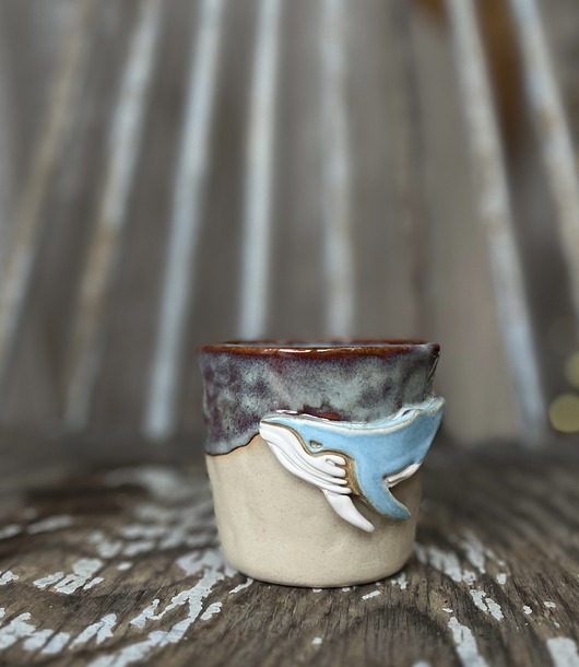 kubki Ceramiczna czarka z wielorybem