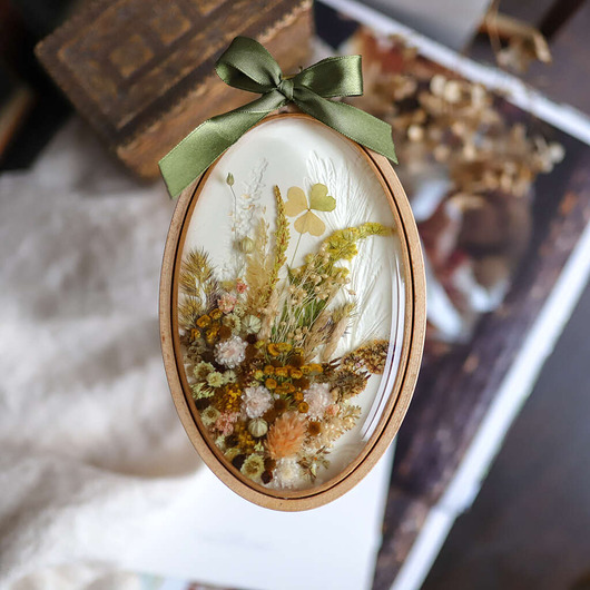 Ozdoby na ścianę Drewniana ramka z suszonymi kwiatami w żywicy