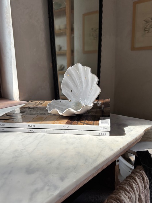 pojemniki na biżuterię Ceramiczna muszelka w złote ciapki na biżuterię prezent dla niej