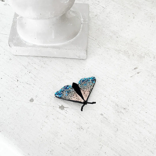 broszki Broszka ĆMA 15 ręcznie haftowana przypinka owady motyle