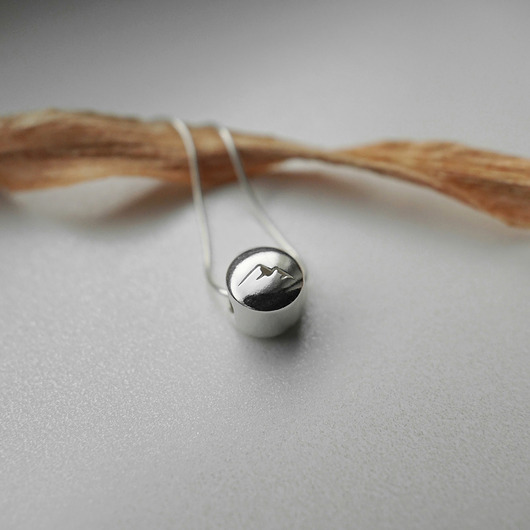 srebrne naszyjniki Naszyjnik pastylka z górami