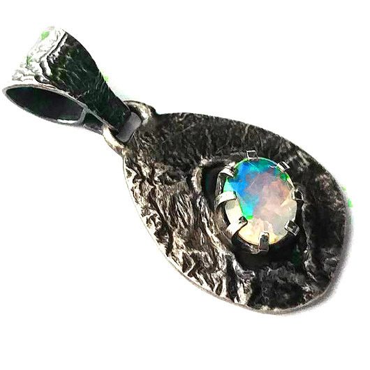 wisiory Opal w korze drzewa- wisiorek