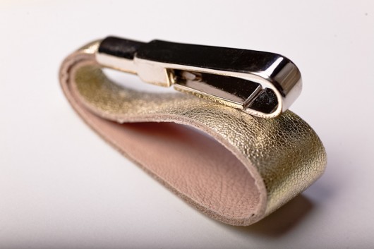 brelok leather gold motivart