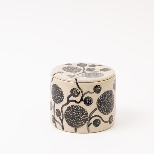 pojemniki kuchenne Pojemnik ceramiczny w koniczyny z borówkami 01