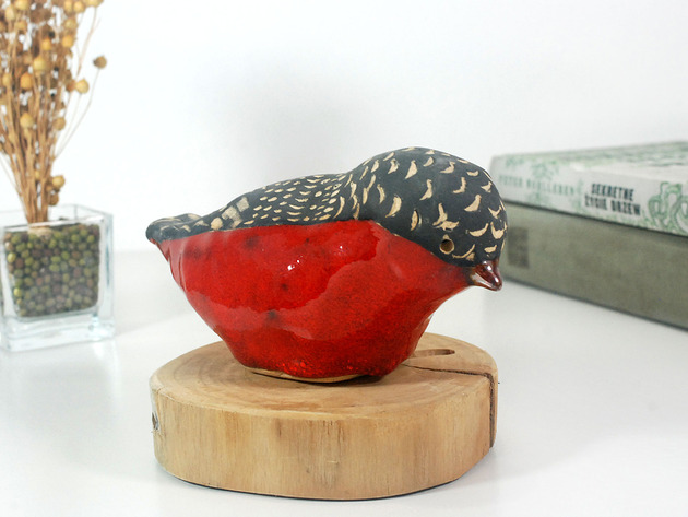 figurki i rzeźby Czerwony gil - ceramiczna dekoracja półki, stołu