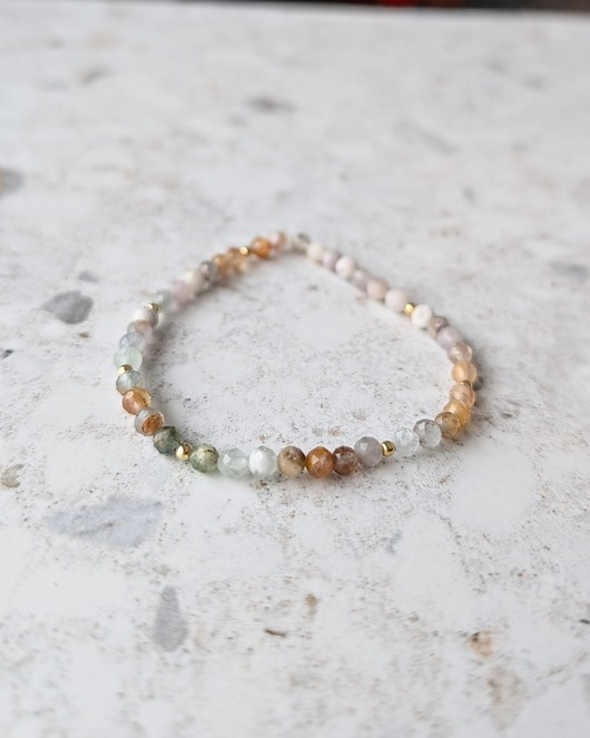 bransoletki z kamieni naturalnych Fluoryt w kolorach ziemi i złocie - bransoletka na gumce