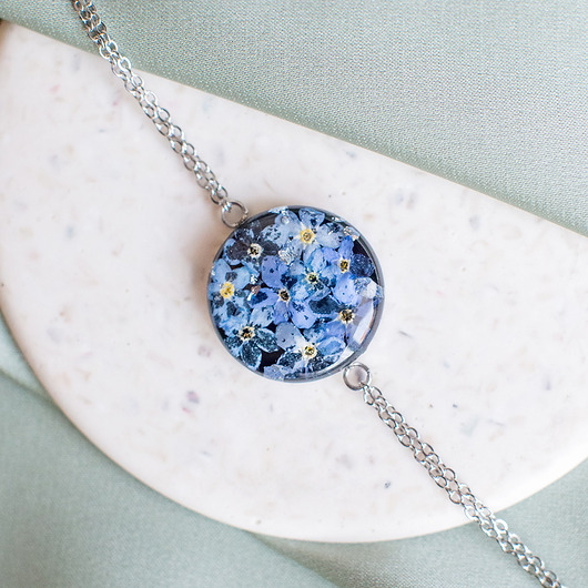 bransoletki z żywicy Bransoletka z niezapominajkami