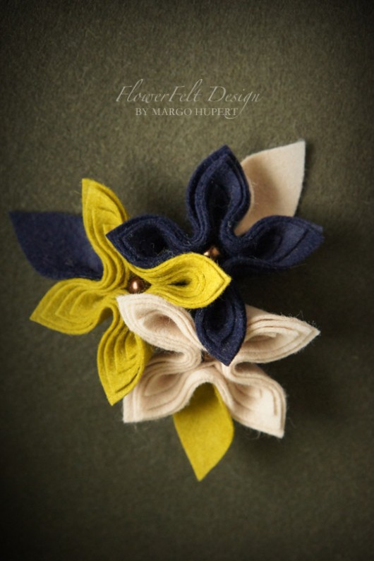 zielona oliwka, granat i beż, broszka FlowerFelt Design