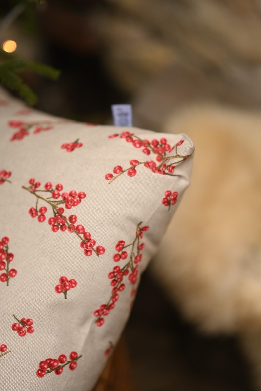 poduszki z grafiką Świąteczna poszewka na poduszkę z motywem głogu