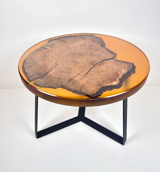 stoliki kawowe Okrągły stolik kawowy z drewnem i żywicą