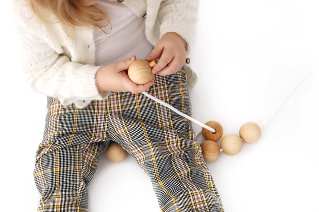 klocki i zabawki drewniane Kule do nauki nawlekania i liczenia, Montessori