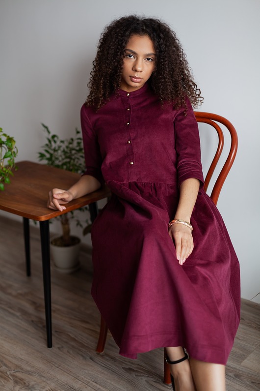 sukienki midi damskie Sztruksowa sukienka Burdundy