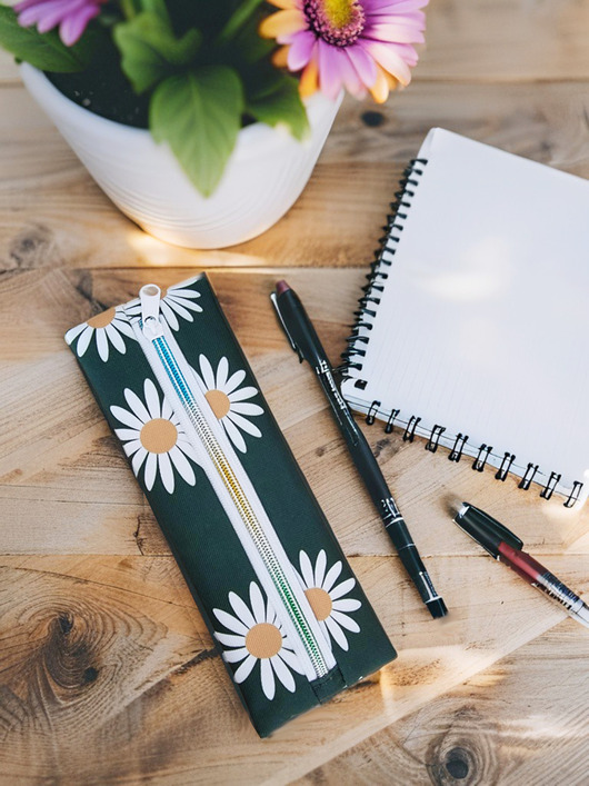 piórniki Etui organizer z tęczowym zamkiem stokrotki handmade OP03