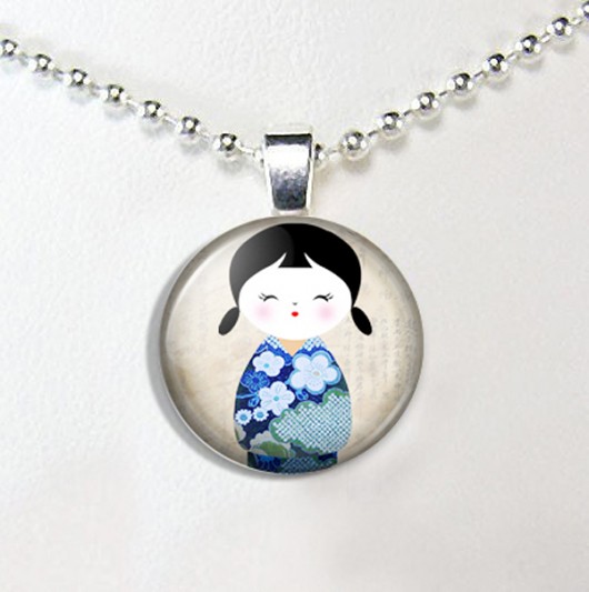 Wisior z grafiką -&quot;kokeshi&quot; XXXDiamicArt