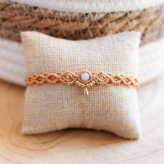 bransoletki z kamieni naturalnych Bransoletka makrama. Pleciona makramowa bransoletka. Amazonit