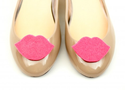 Kiss Me - Pink - klipsy do butów HowDoILook