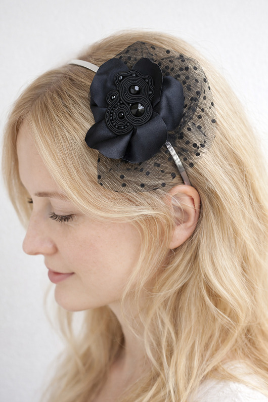 fascynatory Elegancki czarny fascynator sutasz