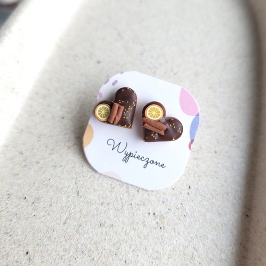 kolczyki z masy plastycznej Kolczyki sztyfty pierniczki z pomarańczą i cynamonem