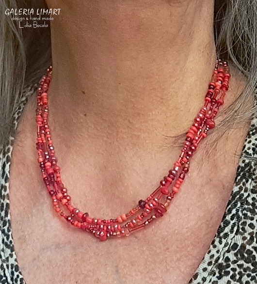 naszyjniki - inne BOHO 3-rzędowy naszyjnik z przeróżnych czerwonych małych koralików handmade
