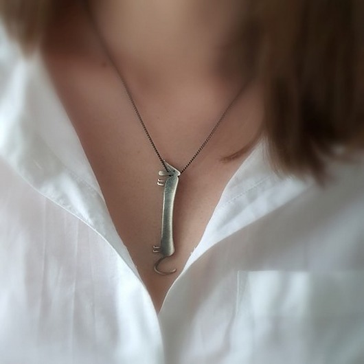 wisiory Zawieszka srebrna oksydowana- Jamnik duży