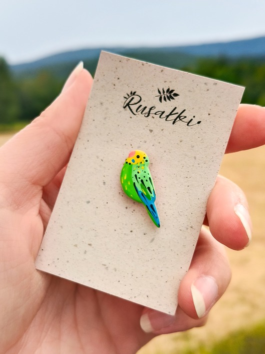przypinki Pin papuga falista urocza zielona papużka wakacyjne akcesoria, boho