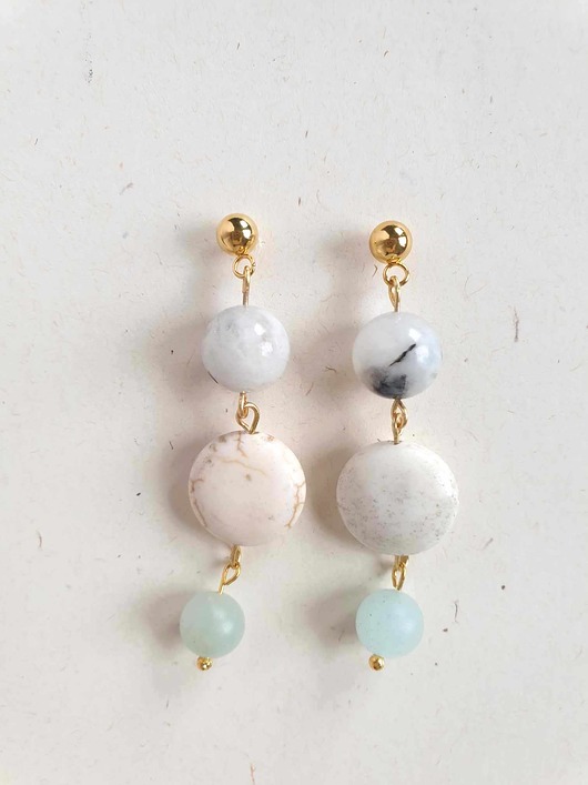 kolczyki z kamieniami Kolczyki wiszące howlit, kamień księżycowy, akwamaryn