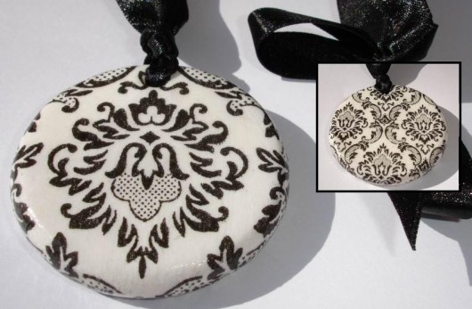 Czarny ornament anielska