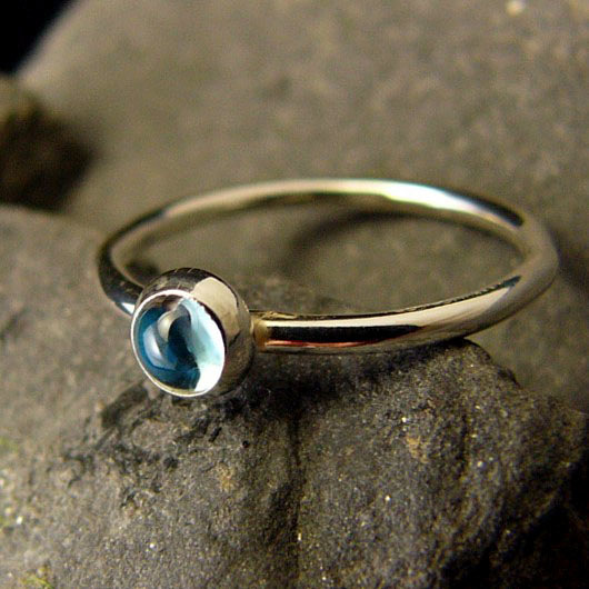 pierścionki srebrne Pierścień Drobinek - Topaz Swiss Blue Srebro 4mm