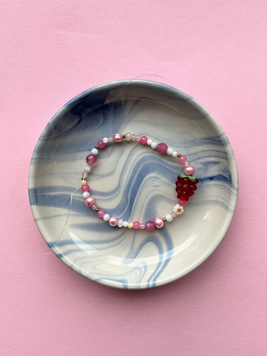 bransoletki - inne Bransoletka elastyczna z Malinką