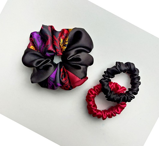 gumki do włosów Kolor i czerń - zestaw jedwabnych scrunchie