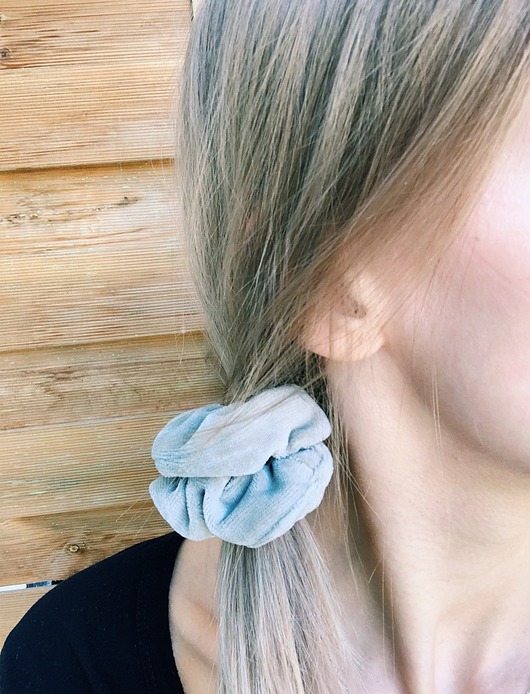 Beige Velvet Scrunchie - gumka do włosów Girlsband