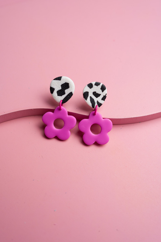 kolczyki z masy plastycznej Kolczyki MINI kwiatki MAGENTA