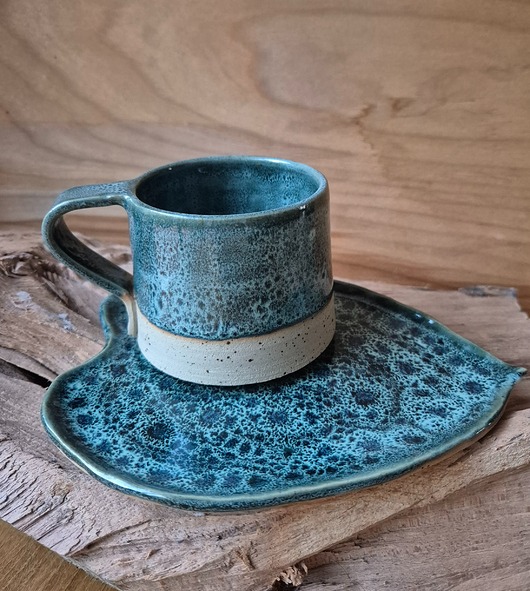 kubki Ceramiczny kubek z talerzeykiem liść