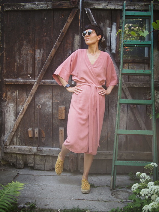 sukienki midi damskie Sukienka LIVIV /peach