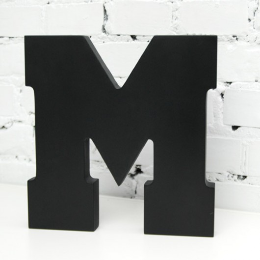 M - litera 3D z lakierowanego drewna 35x30cm Ledon