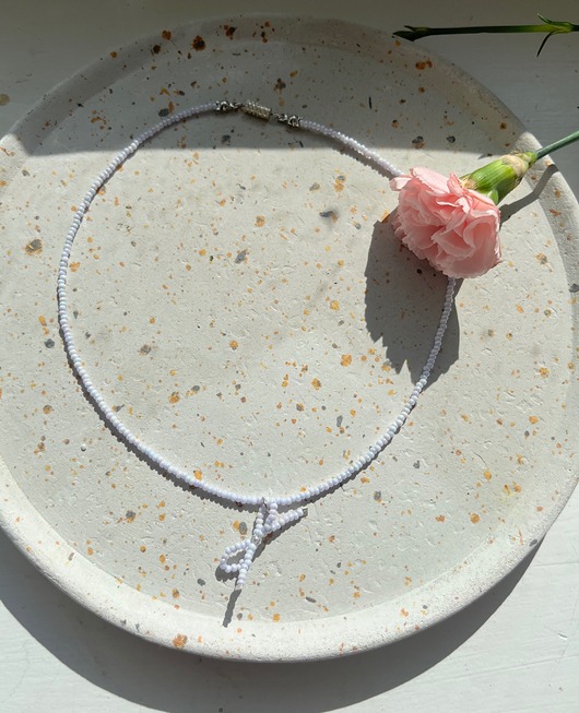 chokery Choker z krysztalem gorskim kokardka