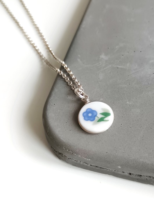 wisiory Naszyjnik z niezapominajką