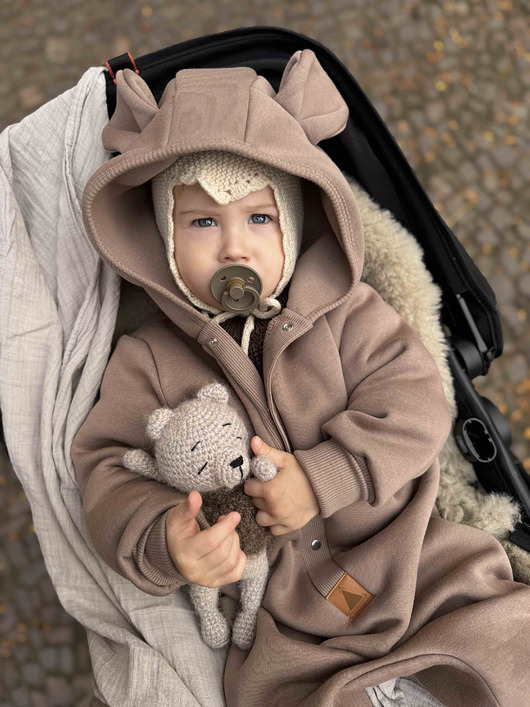 kombinezony dla niemowlaka Kombinezon Uszaty Orzechowy