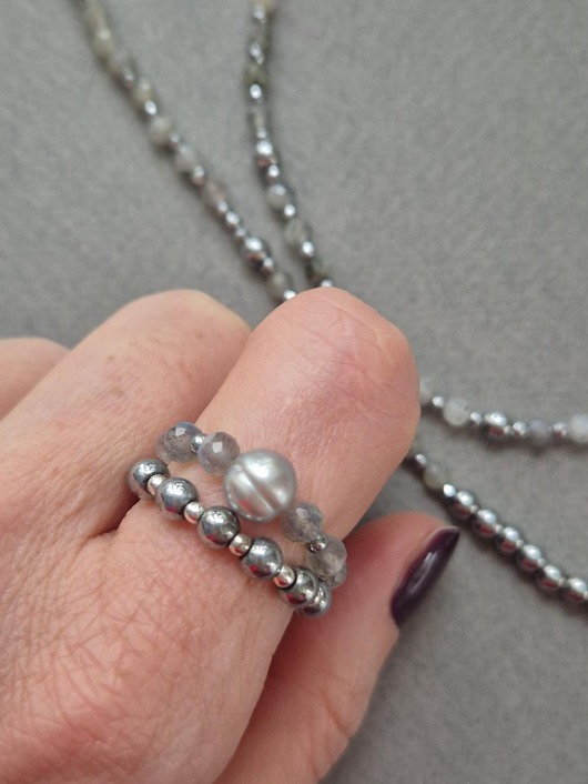 pierścionki elastyczne Zestaw srebrnych pierścionków z labradorytów, szarej perły i hematytów