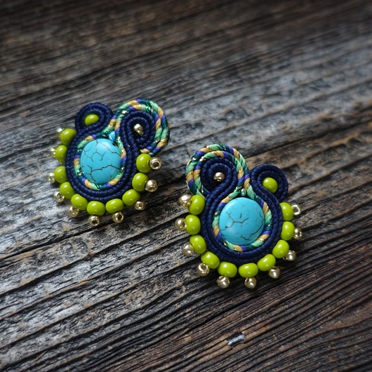 Małe etniczne kolczyki soutache Mró Soutache