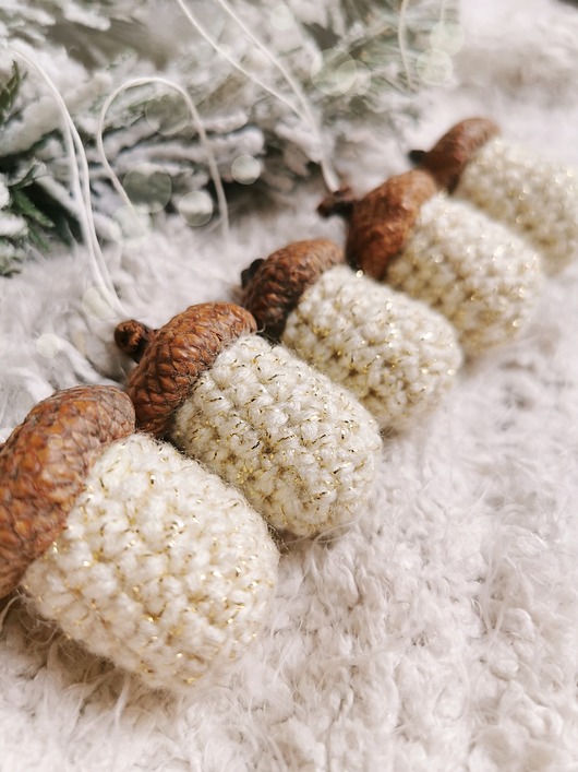 ozdoby choinkowe Żołędzie kremowe ze złotym błyskiem, ozdoby choinkowe handmade