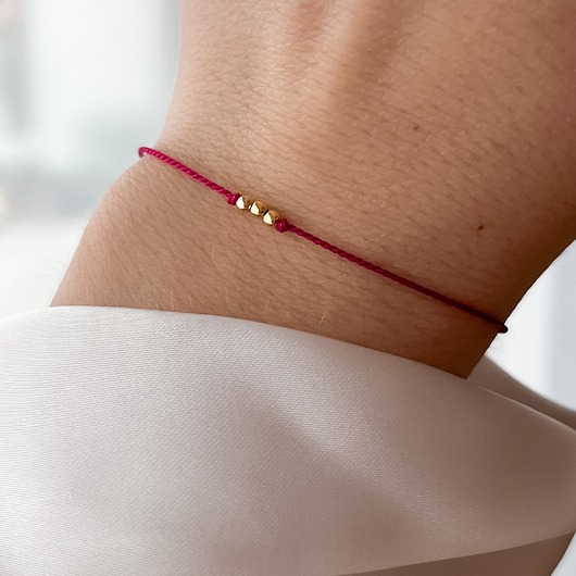 bransoletki na sznurku Złota Bransoletka Szczęścia 14K 585 czerwona trzy kuleczki  2 mm