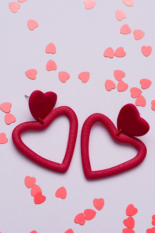 kolczyki z masy plastycznej Wiszące SERCA czerwone