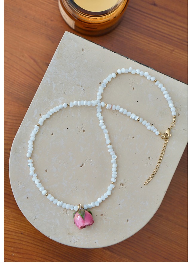 korale Naszyjnik różą i masą perłową