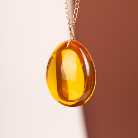 wisiory Złoty wisiorek z bursztynem bałtyckim