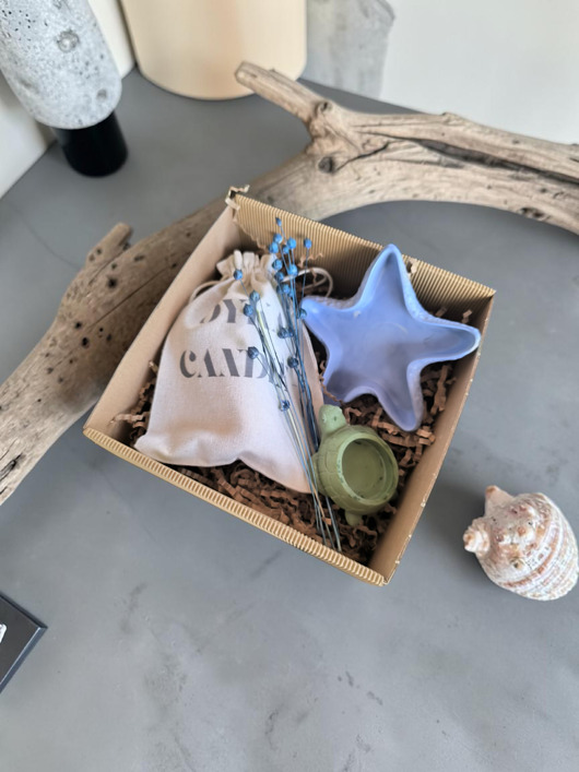 świeczniki i świece Skarby Oceanu- zestaw prezentowy  świeca sojowa + naczynia gipsowe