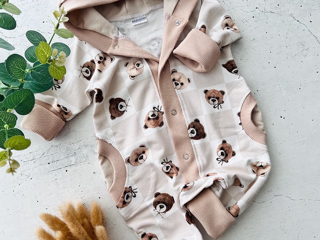 kombinezony dla chłopców Jasny kombinezon dresowy dla chłopca beżowe wzory misie