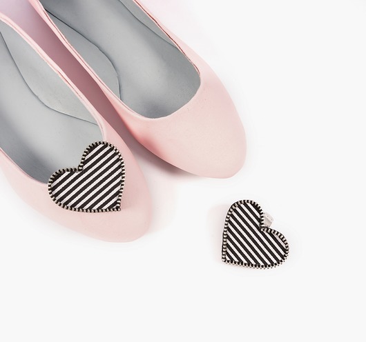 Klipsy do obuwia Serca Black Stripes Coquet Coquet