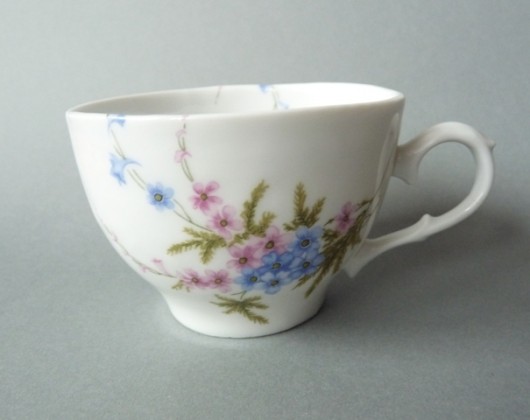 porcelanowa filiżanka w kwiaty eMWu